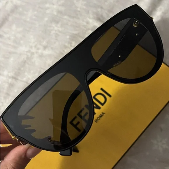 Fendi Sunglasses with Case - Picture 4 of 6